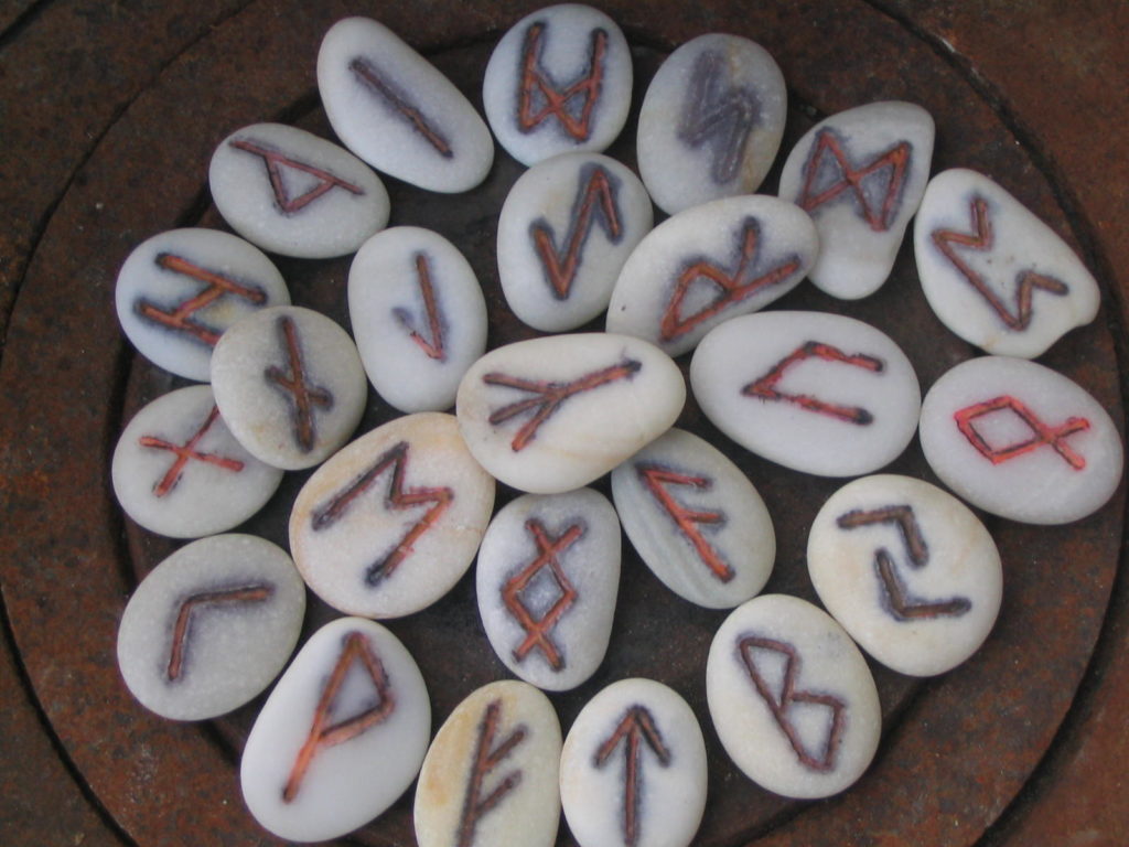 consultation par les runes pierre